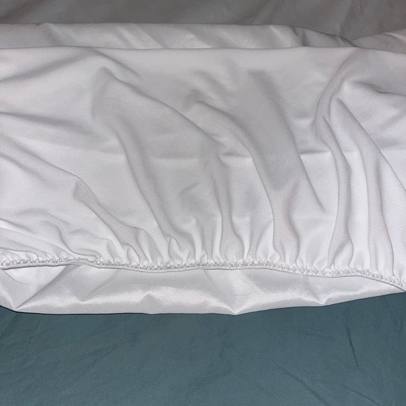 Luxurious Twin, Extra Long Fitted Mattress Cover - Picture 4 of 7